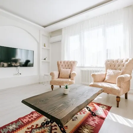 Spacious Flat W Balcony 9 Min To Uskudar Coast Daire İstanbul