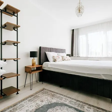 Spacious Flat W Balcony 9 Min To Uskudar Coast