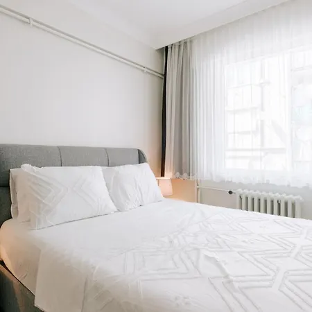Spacious Flat W Balcony 9 Min To Uskudar Coast Istambul